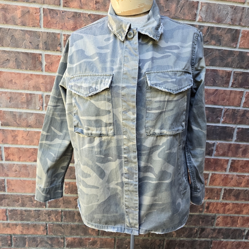 Topshop Camouflage Distressed Jacket Womens Size 8 Petite Pockets Lightweight